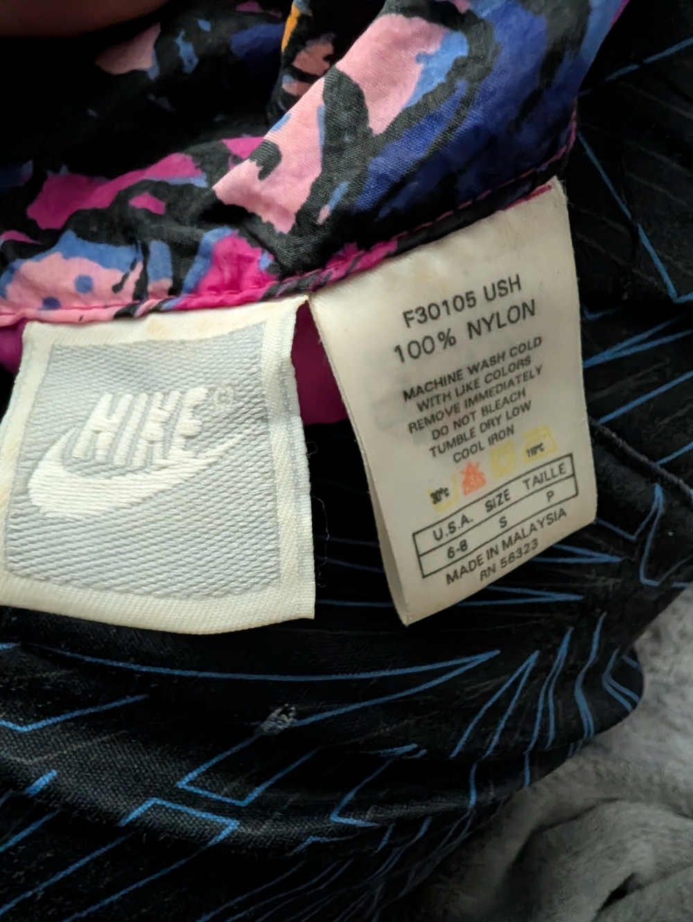Nike Women's Pink Retro Windbreaker Jacket Size S - Picture 8 of 8